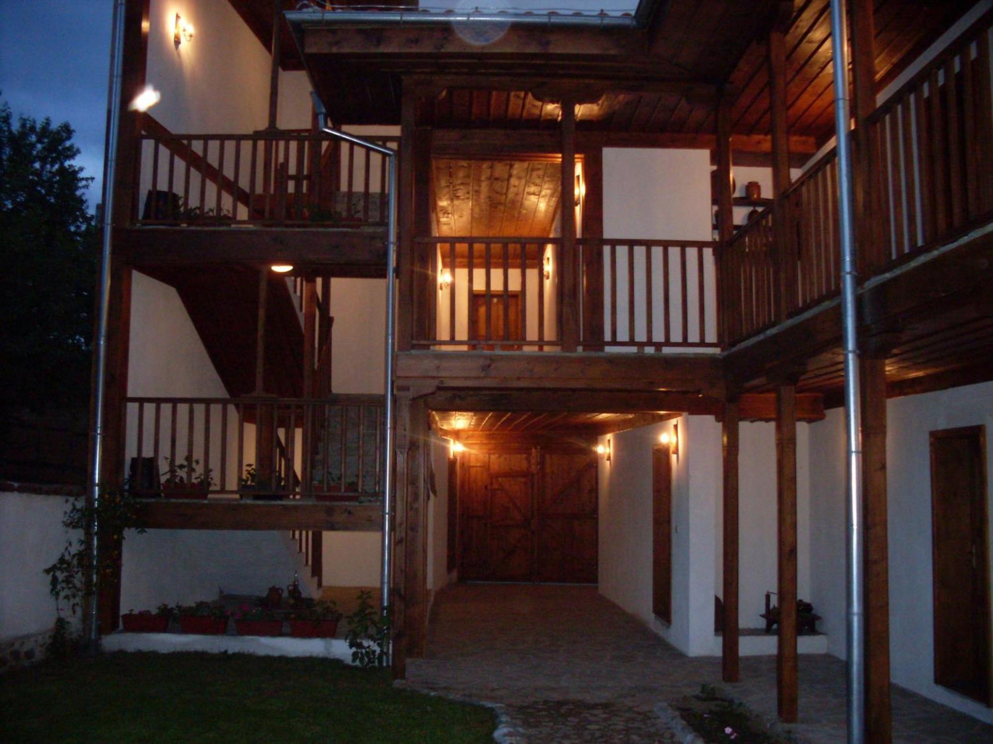 Tsutsovi House Ξενοδοχείο Kalofer Εξωτερικό φωτογραφία