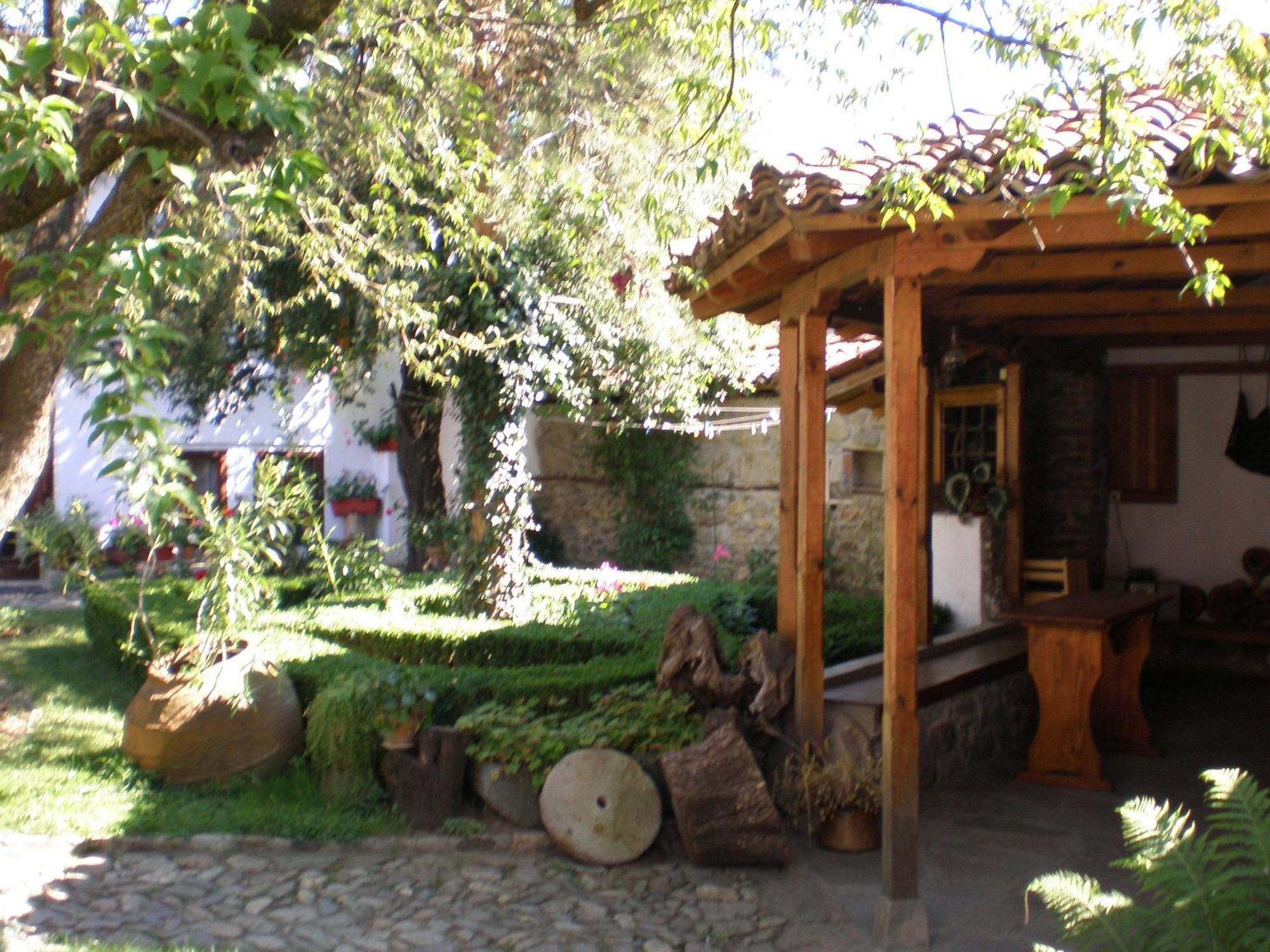 Tsutsovi House Ξενοδοχείο Kalofer Εξωτερικό φωτογραφία
